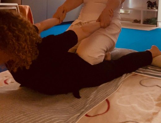 THAI YOGA MASSAGEM COM REIKI VÉDICO