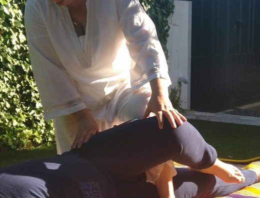 THAI YOGA MASSAGEM COM REIKI VÉDICO